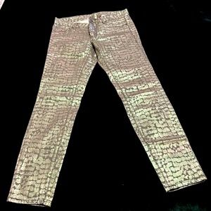 beautiful pants, their color is gray and you can look like a little rainbow